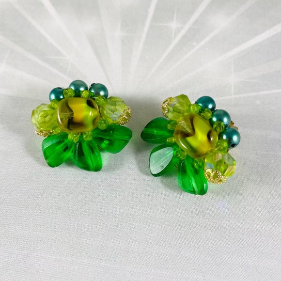 Vintage West Germany green cluster clip earrings - Picture 2 of 4